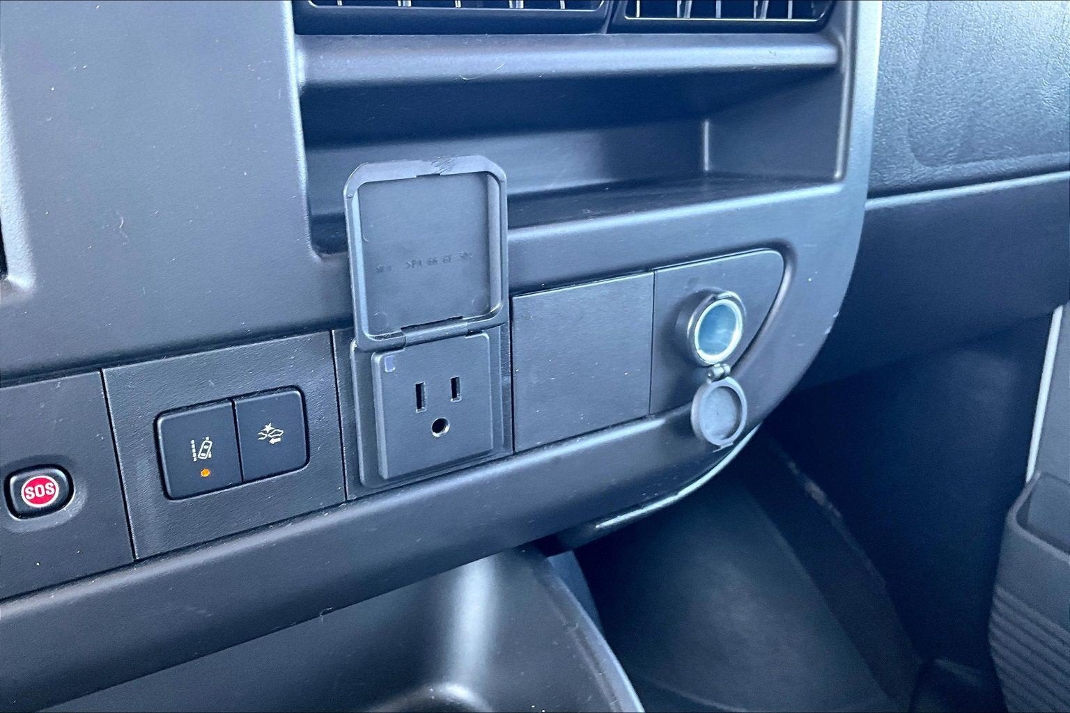 2025 Chevrolet Express Passenger 1LT
