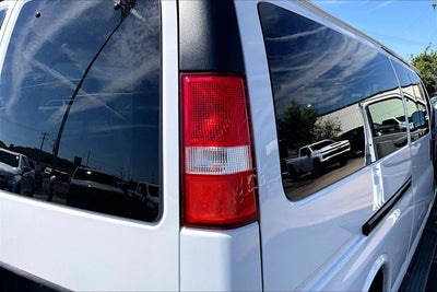 2025 Chevrolet Express Passenger 1LT