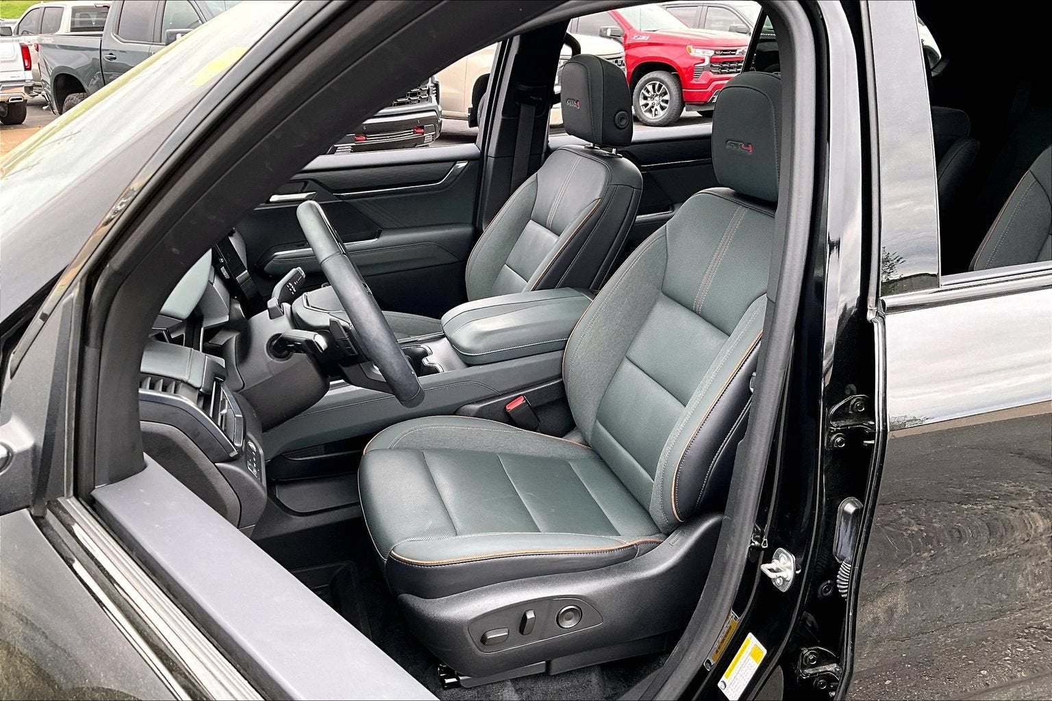 2024 GMC Acadia AT4