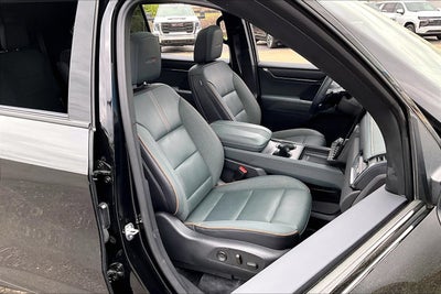2024 GMC Acadia AT4