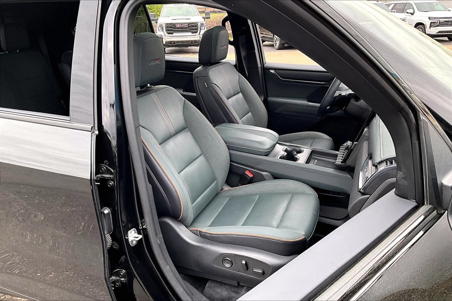 2024 GMC Acadia AT4