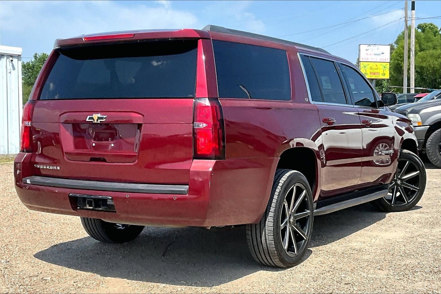 Used 2017 Chevrolet Suburban LT with VIN 1GNSKHKC3HR305550 for sale in Eufaula, OK