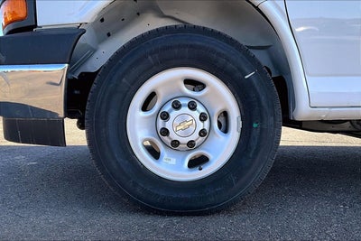 2025 Chevrolet Express Cutaway 3500 1WT