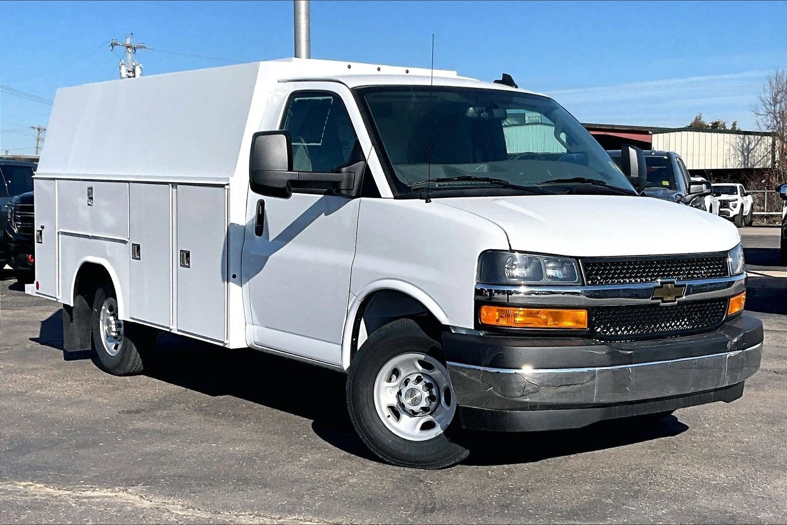 2025 Chevrolet Express Cutaway 3500 1WT
