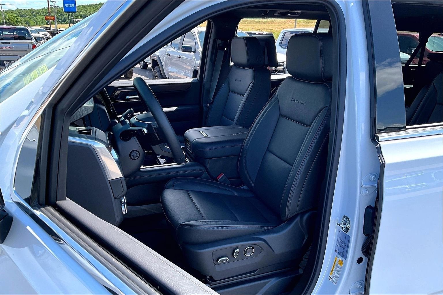 2026 GMC Yukon XL Denali - Photo 9