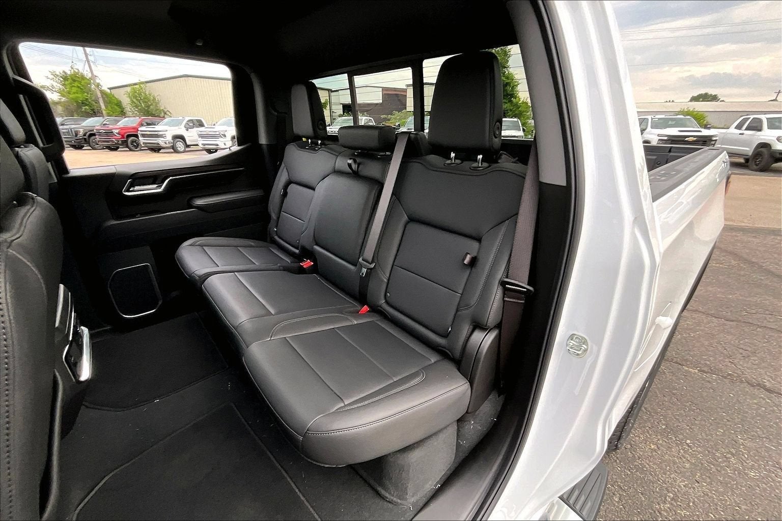 2026 GMC Sierra 1500 SLT - Photo 10