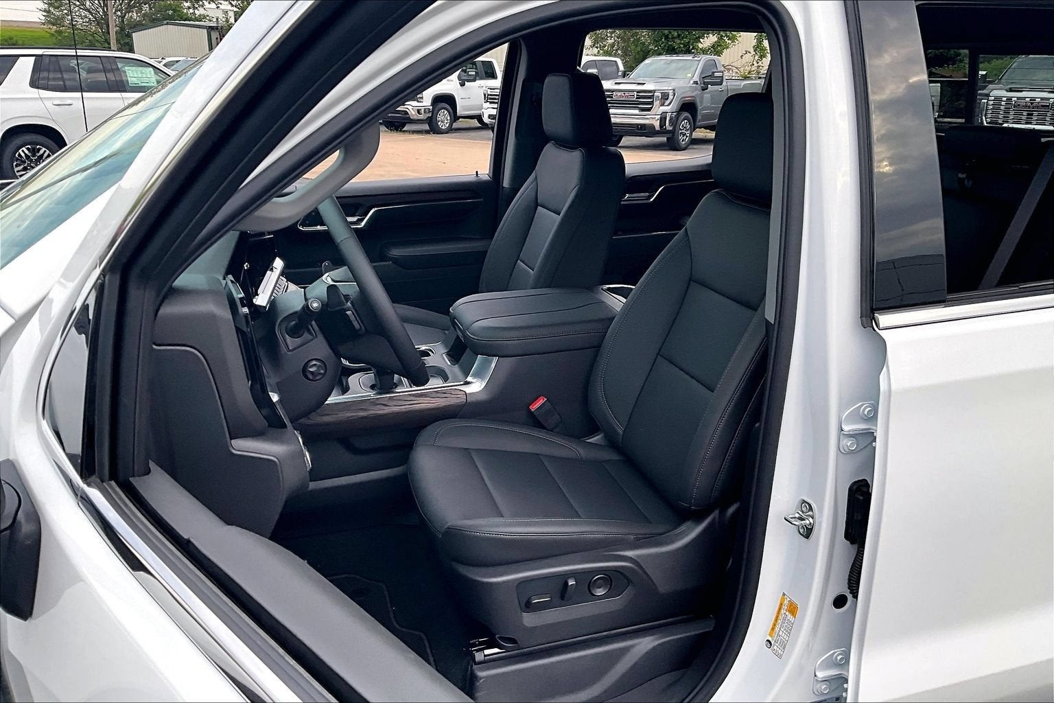 2026 GMC Sierra 1500 SLT - Photo 9